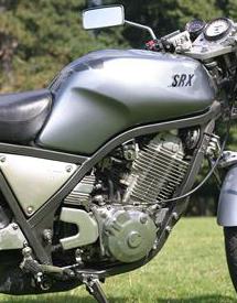 Yamaha SRX 400 yra populiarus lengvas motociklas