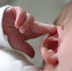 Ką turėčiau daryti, jei mano vaikai turi ausies skausmą? Skubūs motinos veiksmai