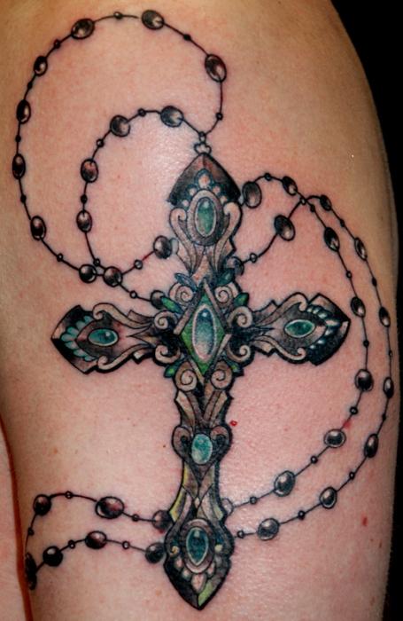 Kryžminė tatuiruotė. Ką tai reiškia ir kam jis tinka?