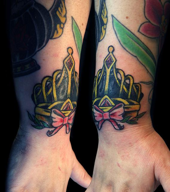 Populiariausi tatuiruotes: vainikas ant riešo