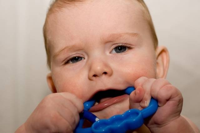 Kada, kaip ir kokie dantys pirmiausia kūdikiams?